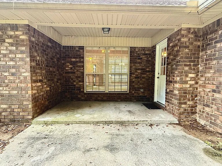 1130 Montclair Dr — Photo 33
