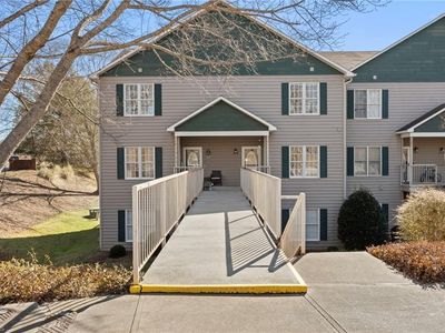 226 Lola Ln APT 202, Pilot Mtn, NC, 27041