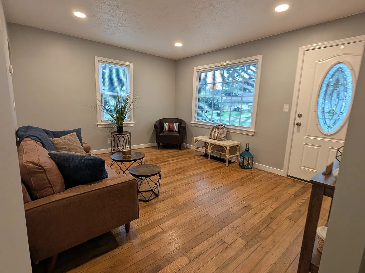 3 bed, 936 sqft, $1,490 — Photo 2