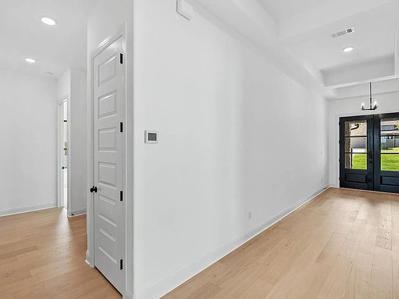 Huntley II C foyer