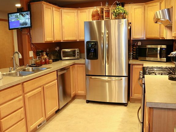4th image of 2211 NE 137th Ct