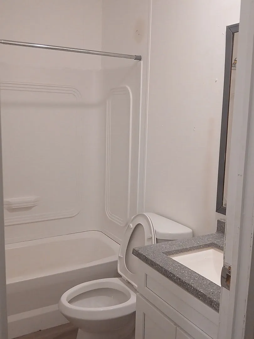 3 bed, 1280 sqft, $1,300 — Photo 2