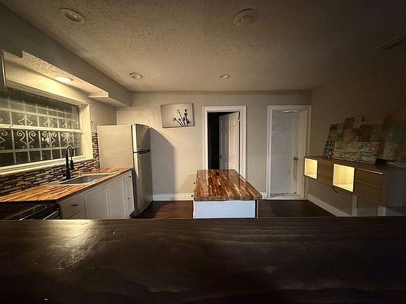 4th image of 505 E Columbus Dr #1