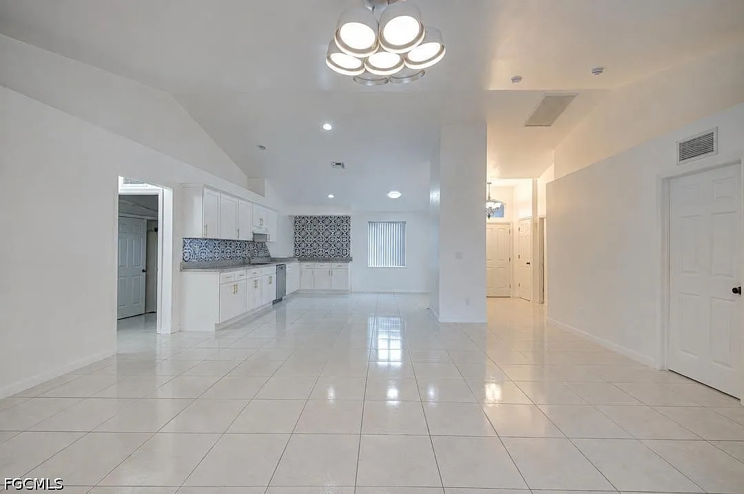 4 bed, 2.0 bath, 1837 sqft, $2,350 — Photo 1