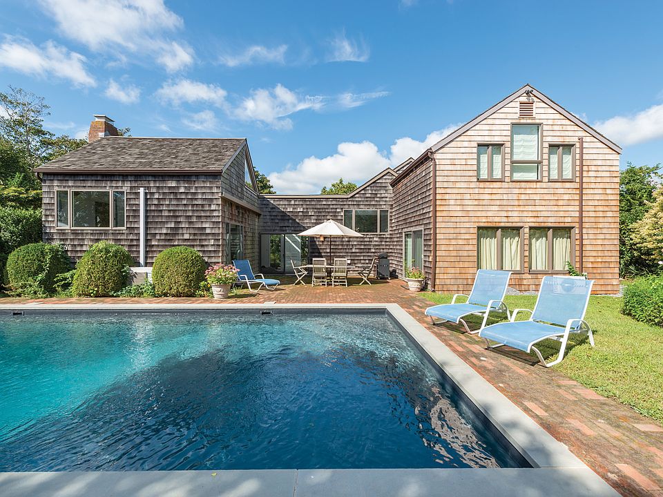 1st image of 749 Sagaponack Main St