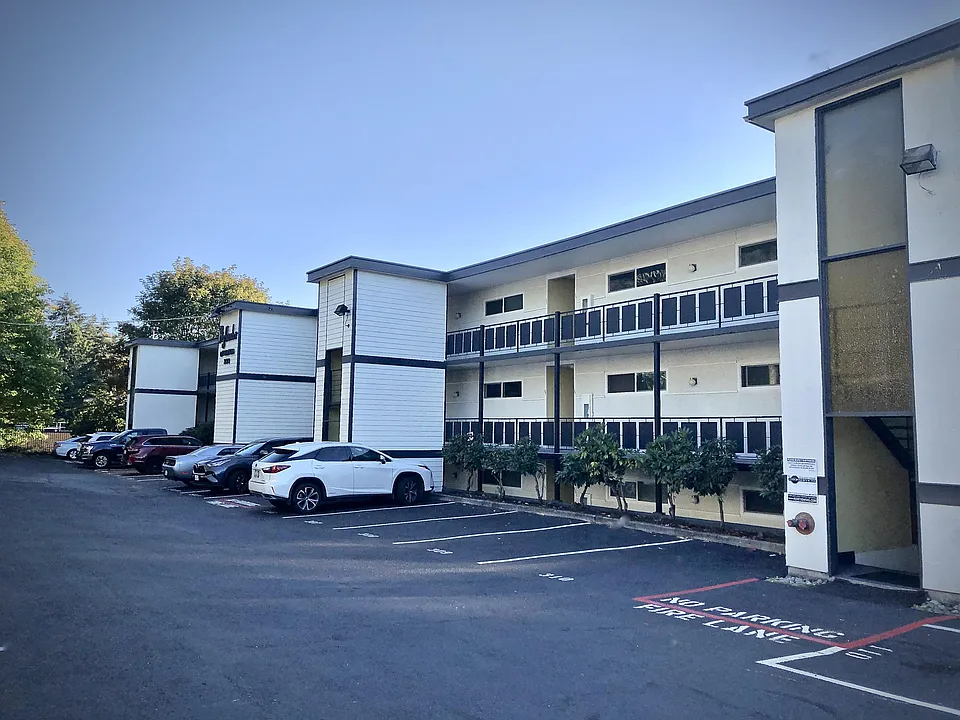335 Vuemont Pl NE #3