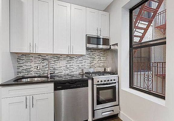 5th image of 720 W 181st St #14