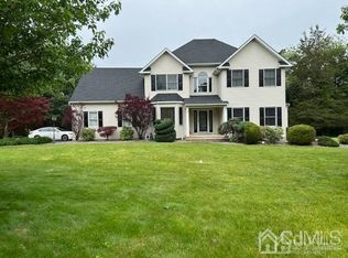 9 Hunters Crossing Rd, Somerset, NJ 08873