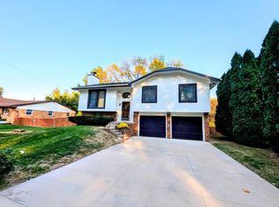 9621 Oak Ridge Dr, Bellevue, NE 68147