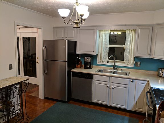 2nd image of 2209 Lakeland Dr