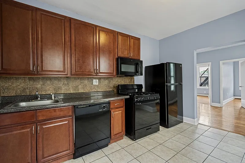 2 bed, 1.0 bath, $1,925 — Photo 2