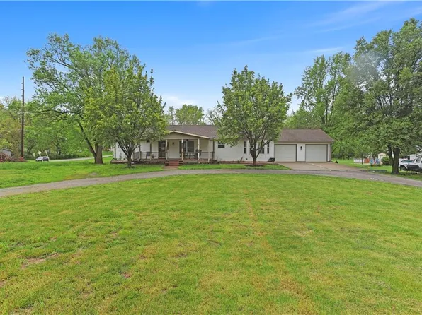 3120 Pickett Rd, Saint Joseph, MO 64503