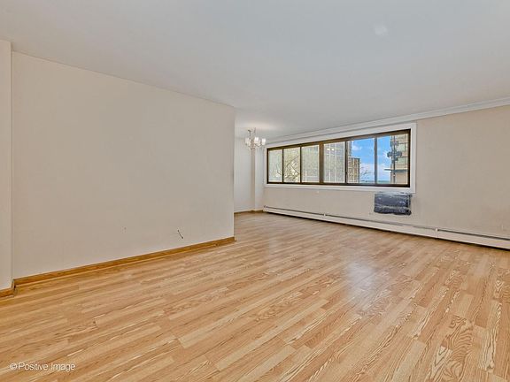 3rd image of 6300 N Sheridan Rd APT 204