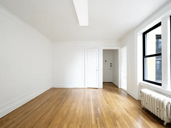 319 West 18th Street image 2 of 18