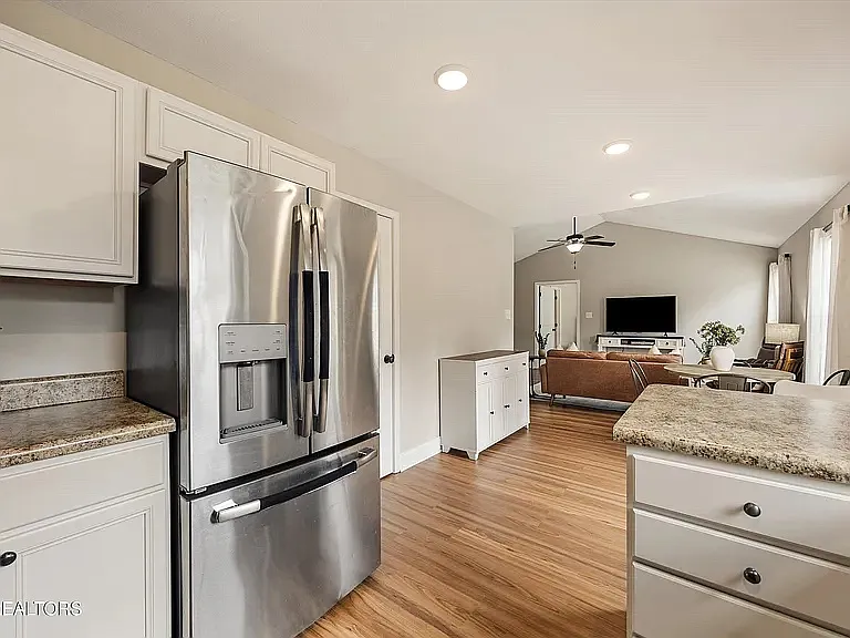 7931 Poplar Grove Ln — Photo 14
