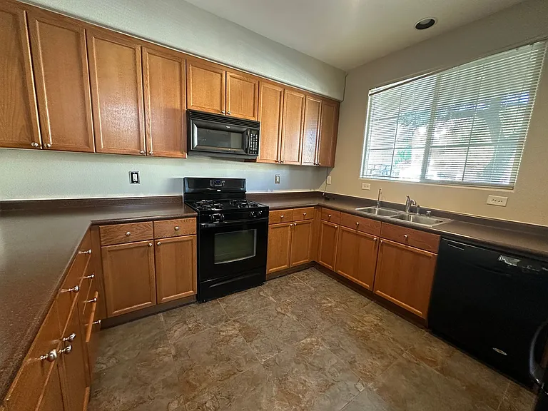 10573 Danielson Ave — Photo 4