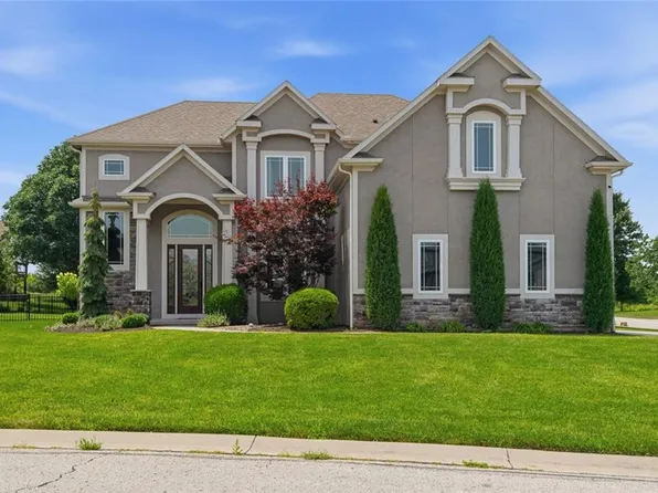 7817 Green St, Shawnee, KS 66227