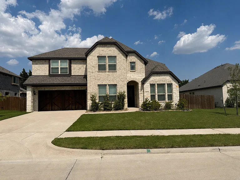 1012 Bessie Dr — Photo 2