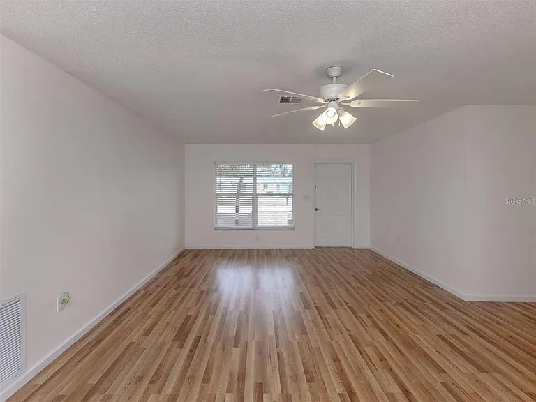 1215 Mango Ave — Photo 9