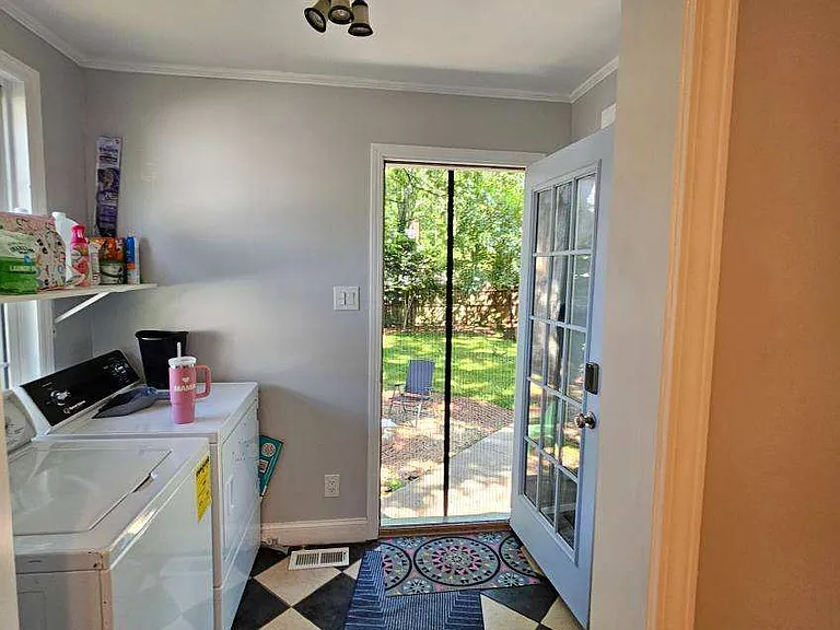957 Beverly Dr — Photo 8