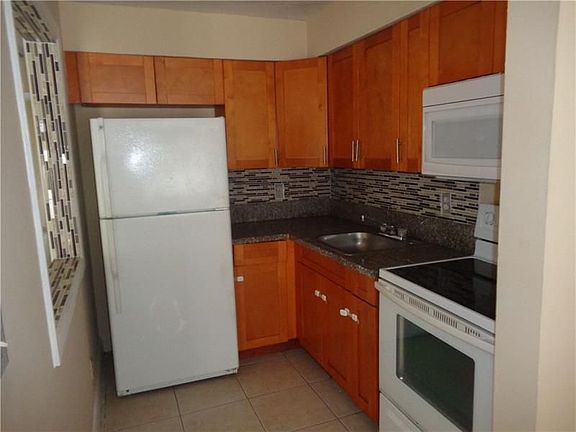 4th image of 3640-3644 NE 1st Ave #3