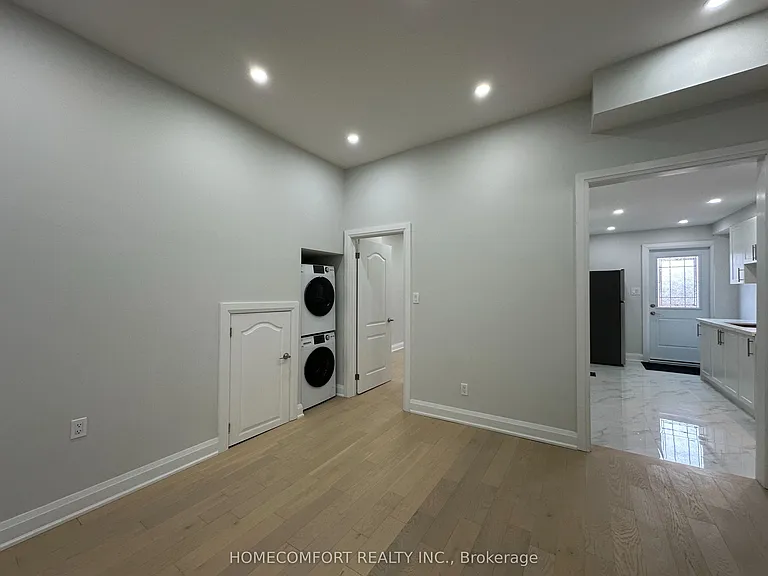 211 Osler St #MAIN FLOOR — Photo 5