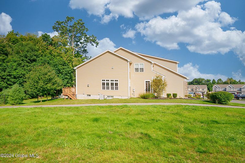 3rd image of 21A Macoun Drive