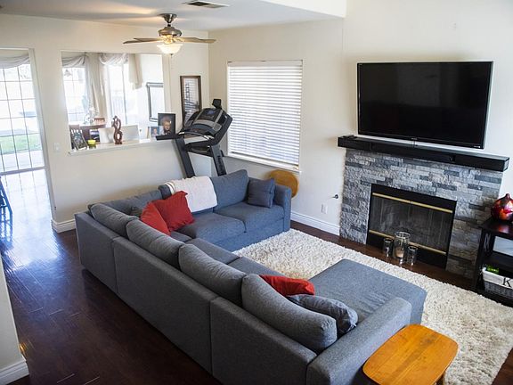 2nd image of 220 Holland Cir