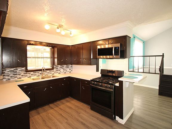 5th image of 2621 Miller St