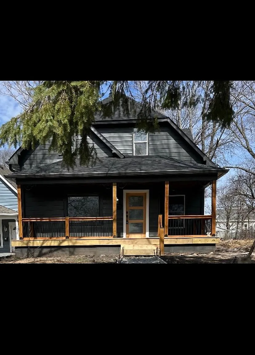 4 bed, 2404 sqft, $1,900 — Photo 1