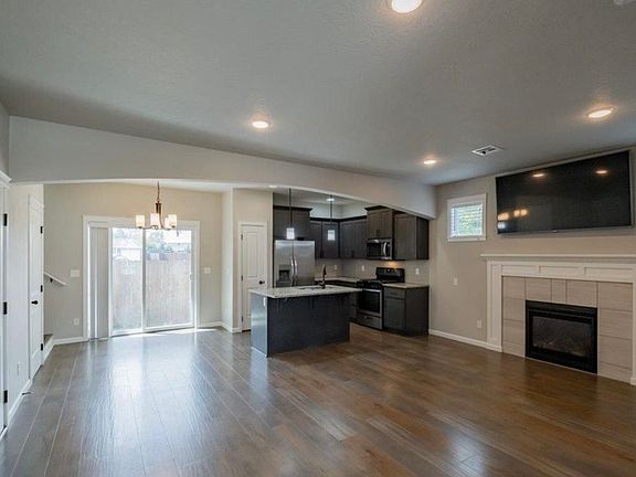 2nd image of 4164 Sagecrest Dr NE