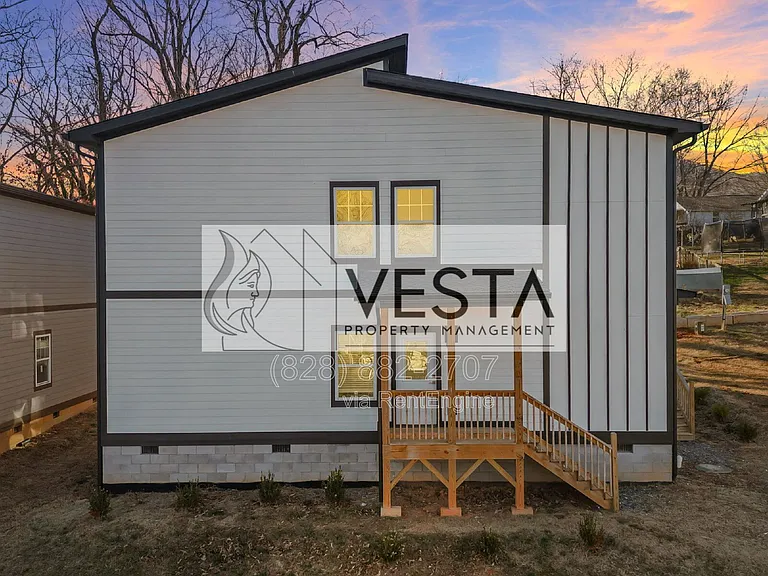 510 Deaverview Rd — Photo 1