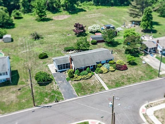 2nd image of 43 Morningside Dr