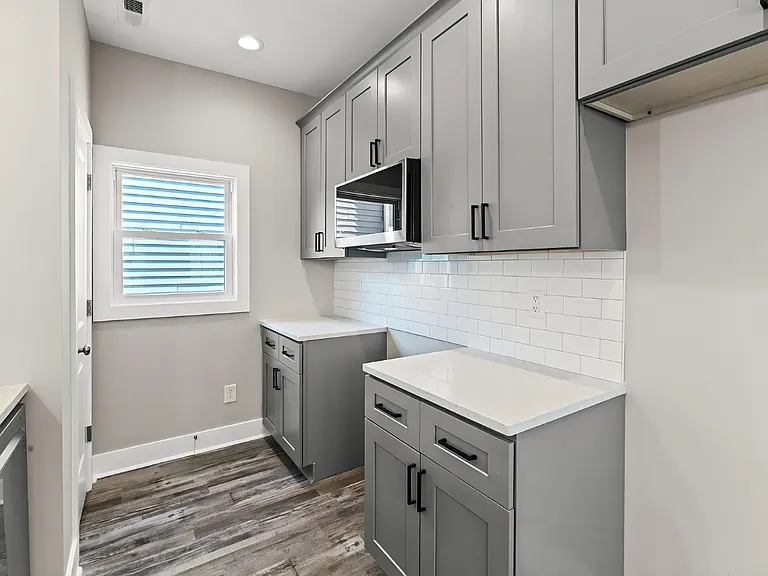 1107 Simmons St — Photo 17
