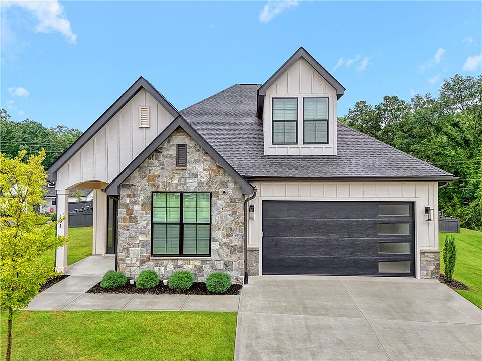 1st image of 101 Pine Hill Way