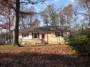 2605 Robin Hood Dr, Greensboro, NC 27408