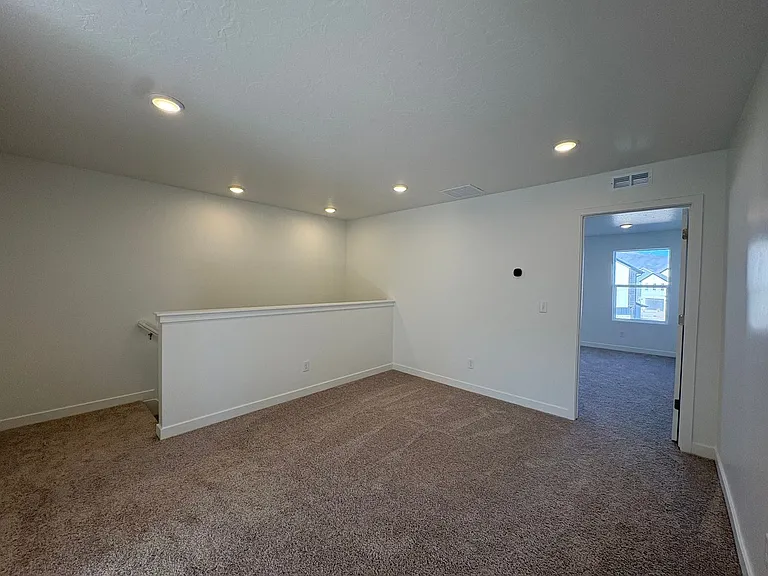 1592 N Summer Springs Cv — Photo 33