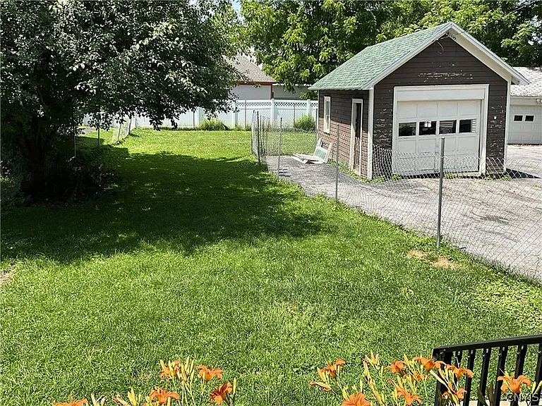 622 Sherman St — Photo 29