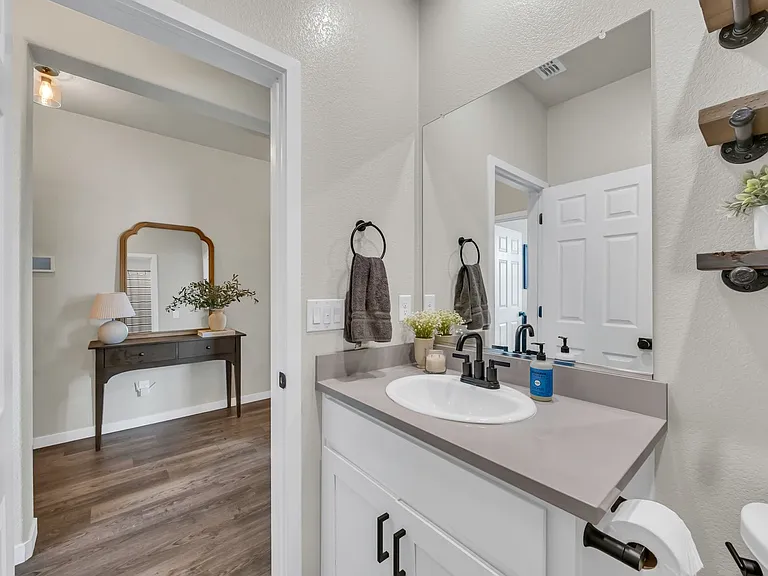 800 Daggerwing Ct — Photo 35