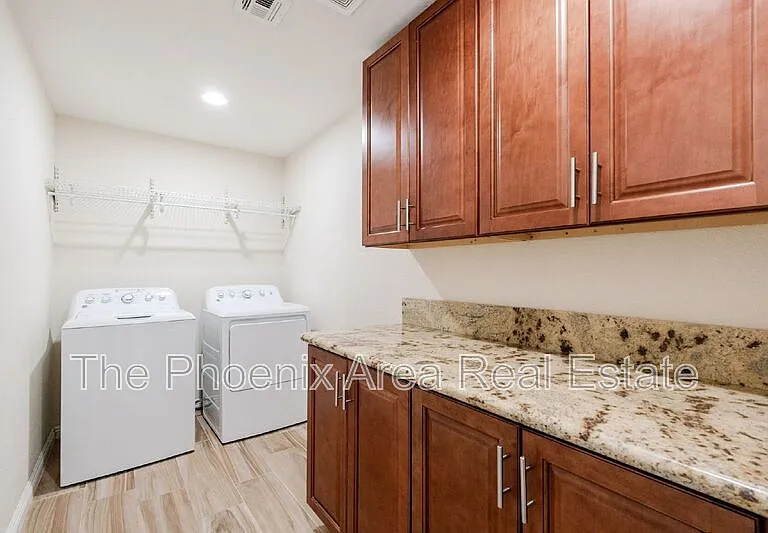 3231 N Woodburne Dr — Photo 25