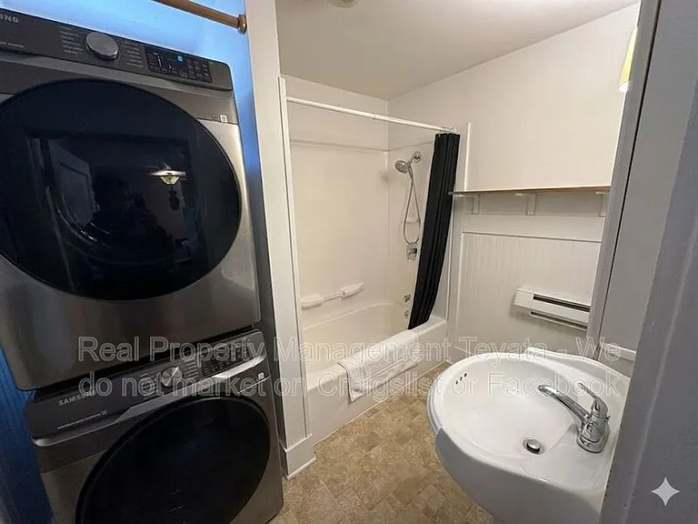 1405 Halleck St — Photo 10