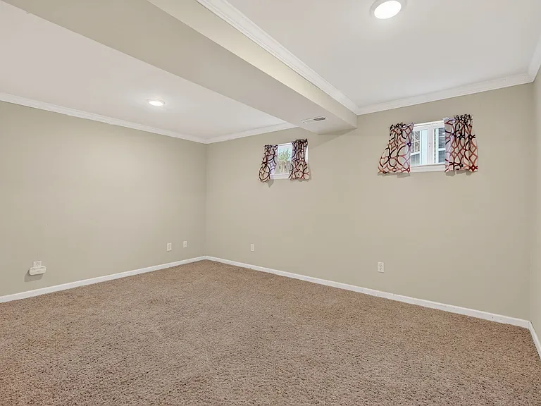 27 Crimson Leaf Ct — Photo 38