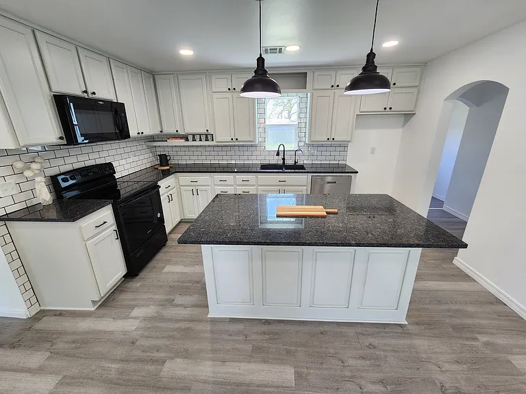 127 E 3rd St — Photo 20