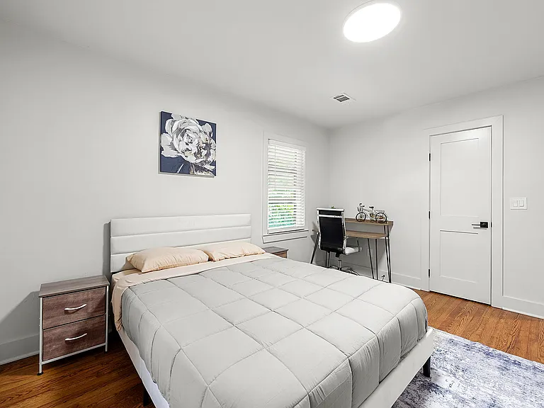1540 Berkeley Ln NE — Photo 17