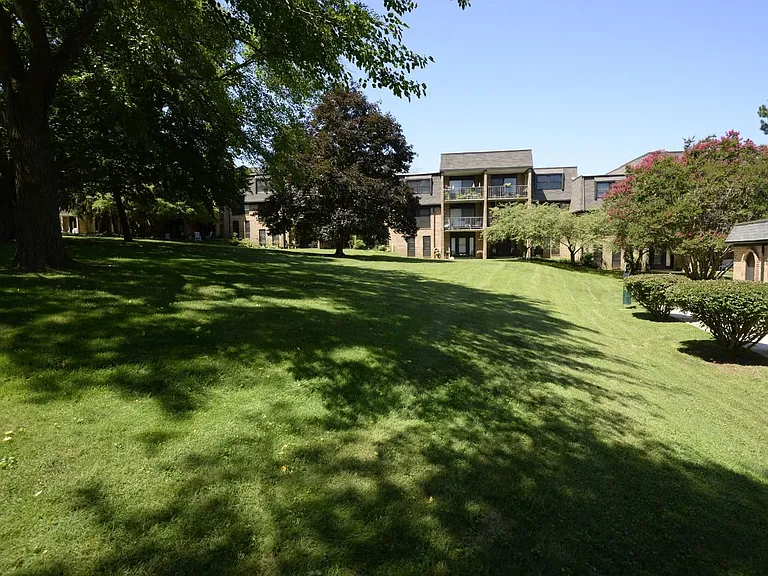 Charlesgate Apartments — Photo 22