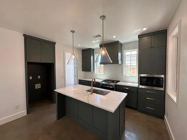 3 bed, 2.5 bath, 1390 sqft, $2,500 — Photo 4