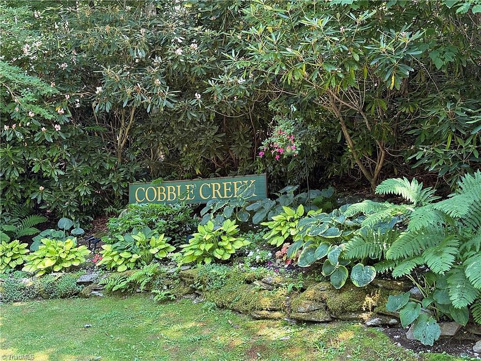 1st image of 220 Cobble Creek Ln
