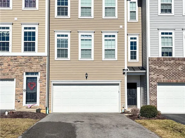 28 Remington Dr, Washington, PA 15301