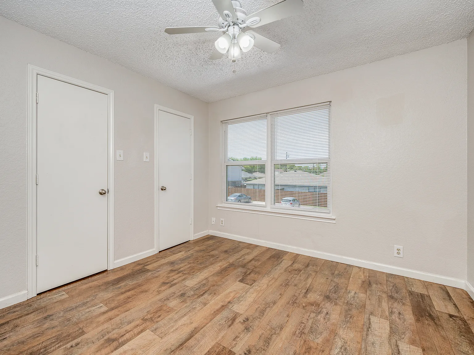 604 Meadow View Court - 3 — Photo 4