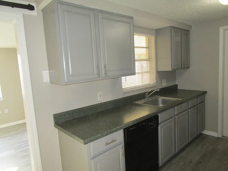 11611 Constance Dr — Photo 7
